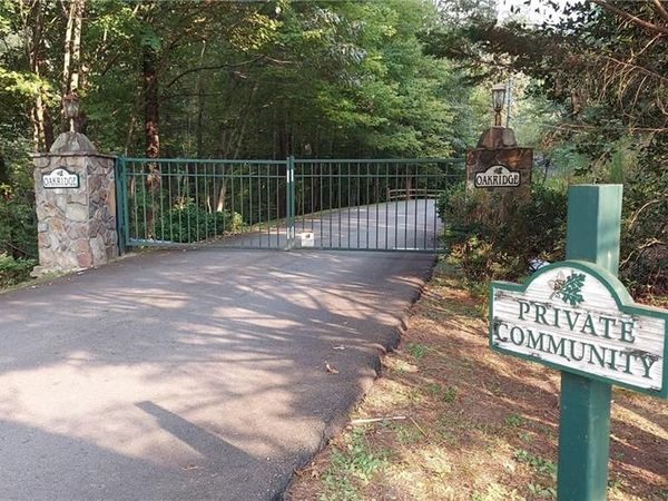 28 Oak Ridge Way , Ellijay, GA 30536