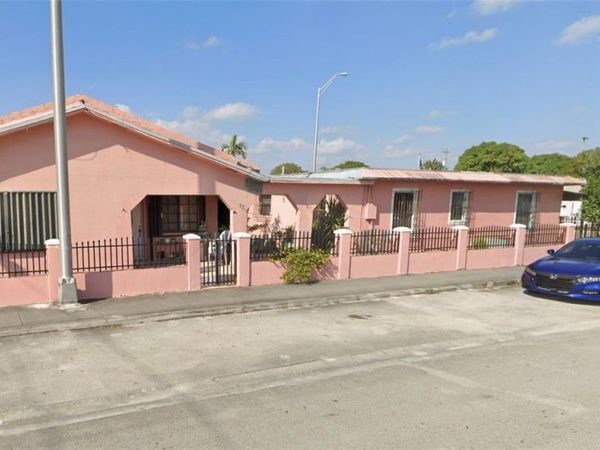 890 E 28th St, Hialeah, FL 33013