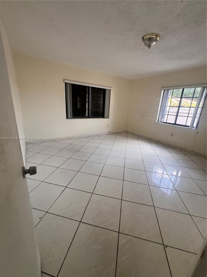 890 E 28th St, Hialeah, FL 33013 Photo