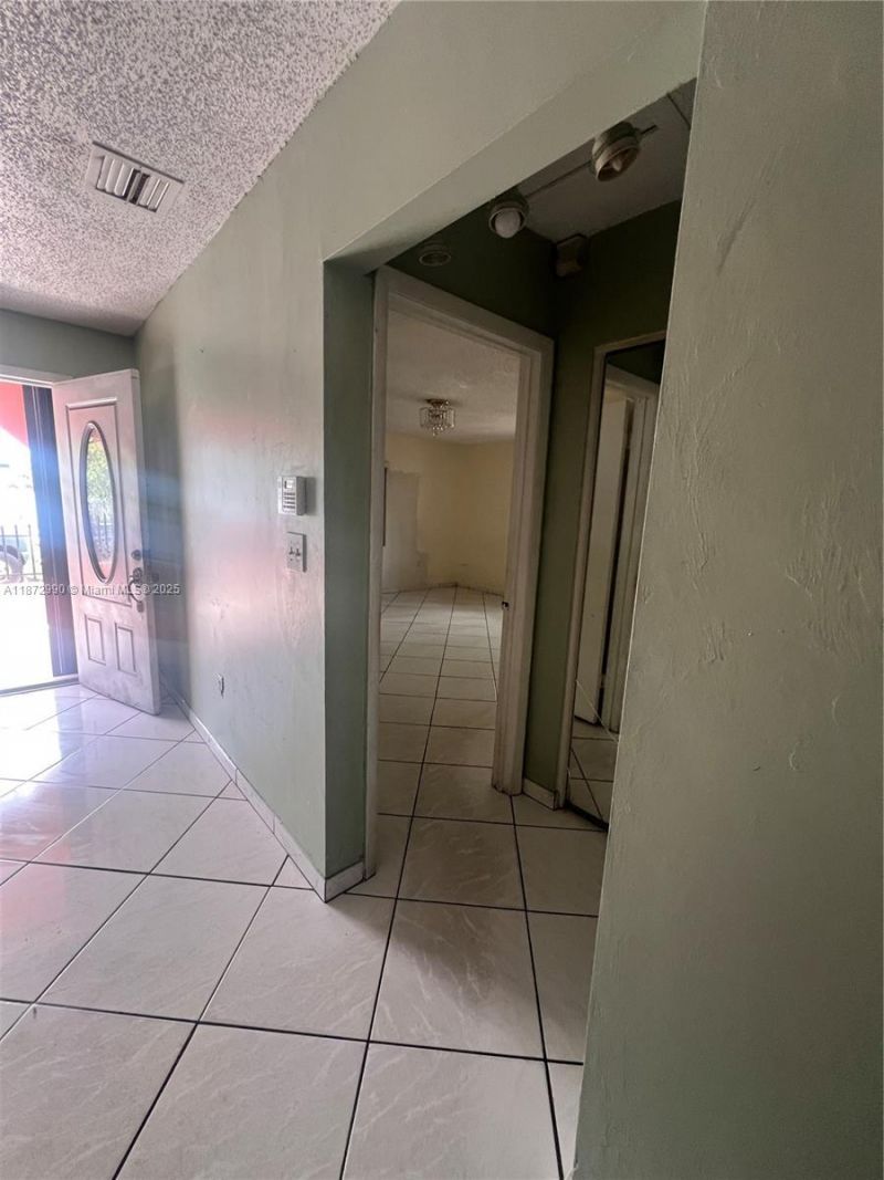 890 E 28th St, Hialeah, FL 33013 Photo