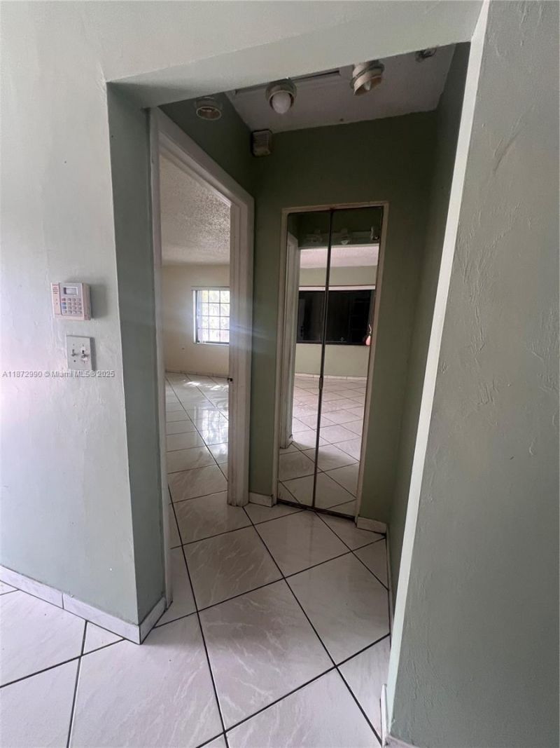 890 E 28th St, Hialeah, FL 33013 Photo