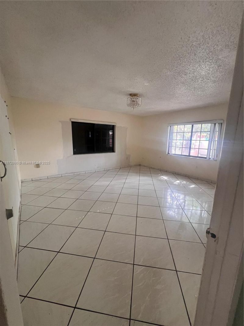 890 E 28th St, Hialeah, FL 33013 Photo