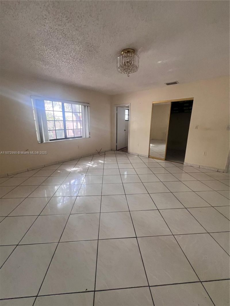 890 E 28th St, Hialeah, FL 33013 Photo