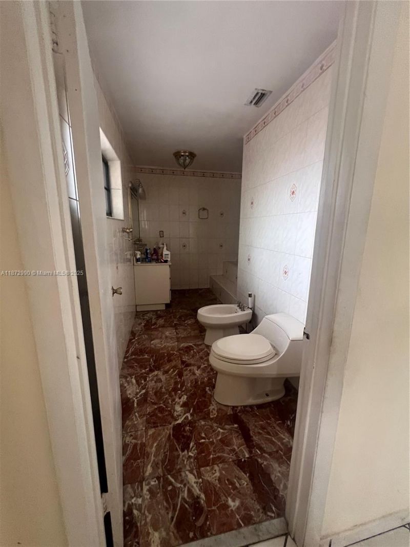 890 E 28th St, Hialeah, FL 33013 Photo