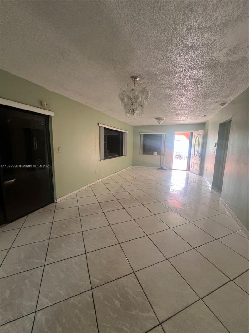 890 E 28th St, Hialeah, FL 33013 Photo