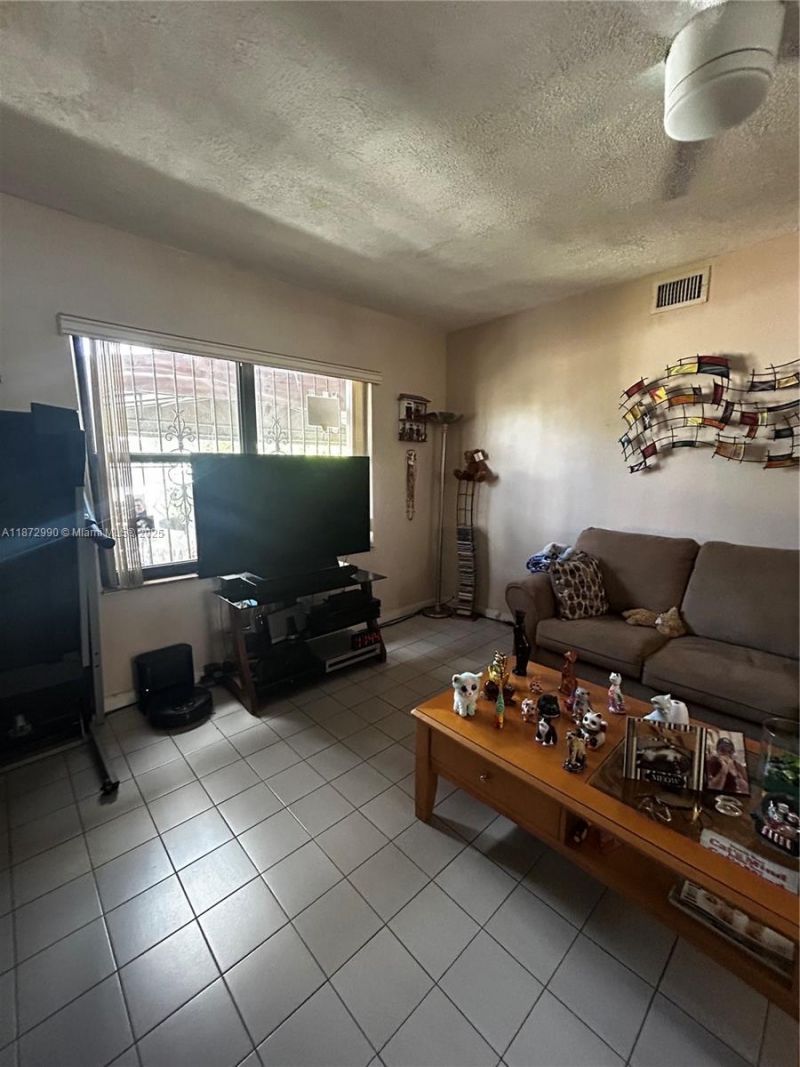 890 E 28th St, Hialeah, FL 33013 Photo