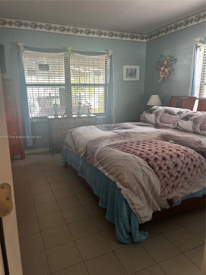 890 E 28th St, Hialeah, FL 33013 Photo