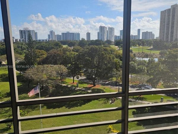 20400 W Country Club Dr, Unit 711, Aventura, FL 33180