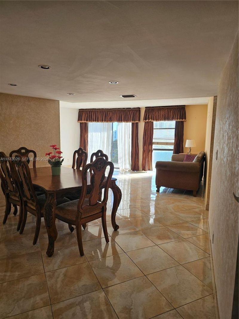 20400 W Country Club Dr, Unit 711, Aventura, FL 33180 Photo