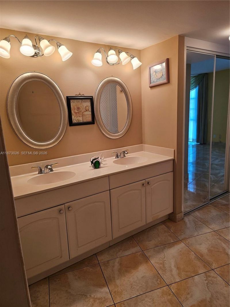 20400 W Country Club Dr, Unit 711, Aventura, FL 33180 Photo