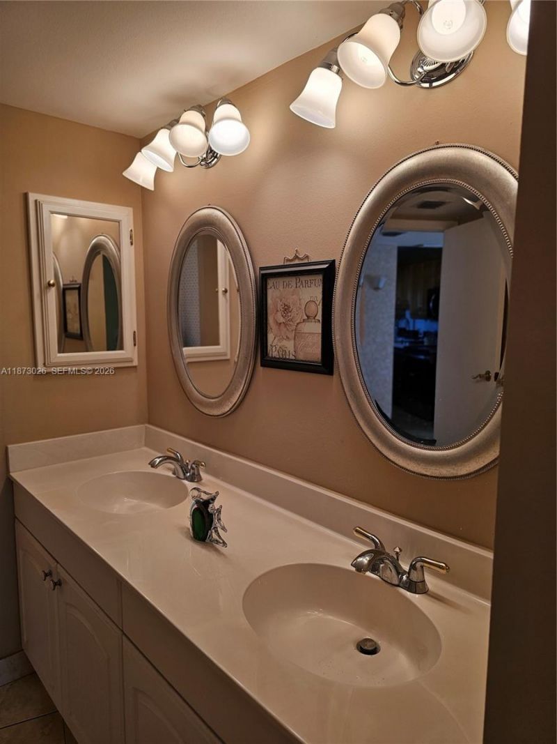 20400 W Country Club Dr, Unit 711, Aventura, FL 33180 Photo