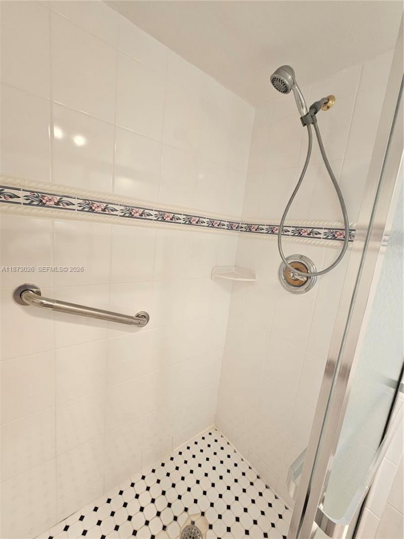 20400 W Country Club Dr, Unit 711, Aventura, FL 33180 Photo