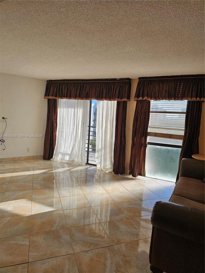 20400 W Country Club Dr, Unit 711, Aventura, FL 33180 Photo