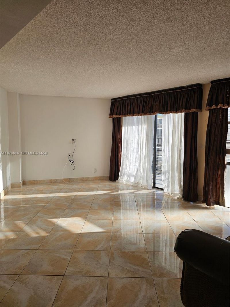 20400 W Country Club Dr, Unit 711, Aventura, FL 33180 Photo