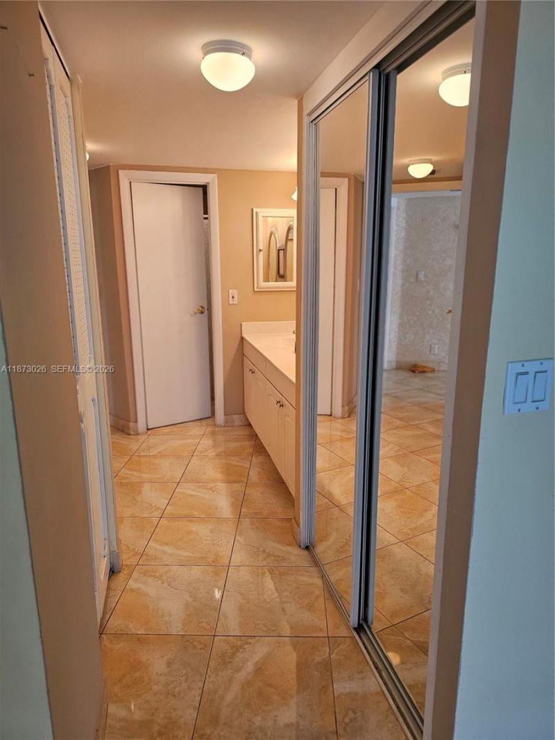 20400 W Country Club Dr, Unit 711, Aventura, FL 33180 Photo