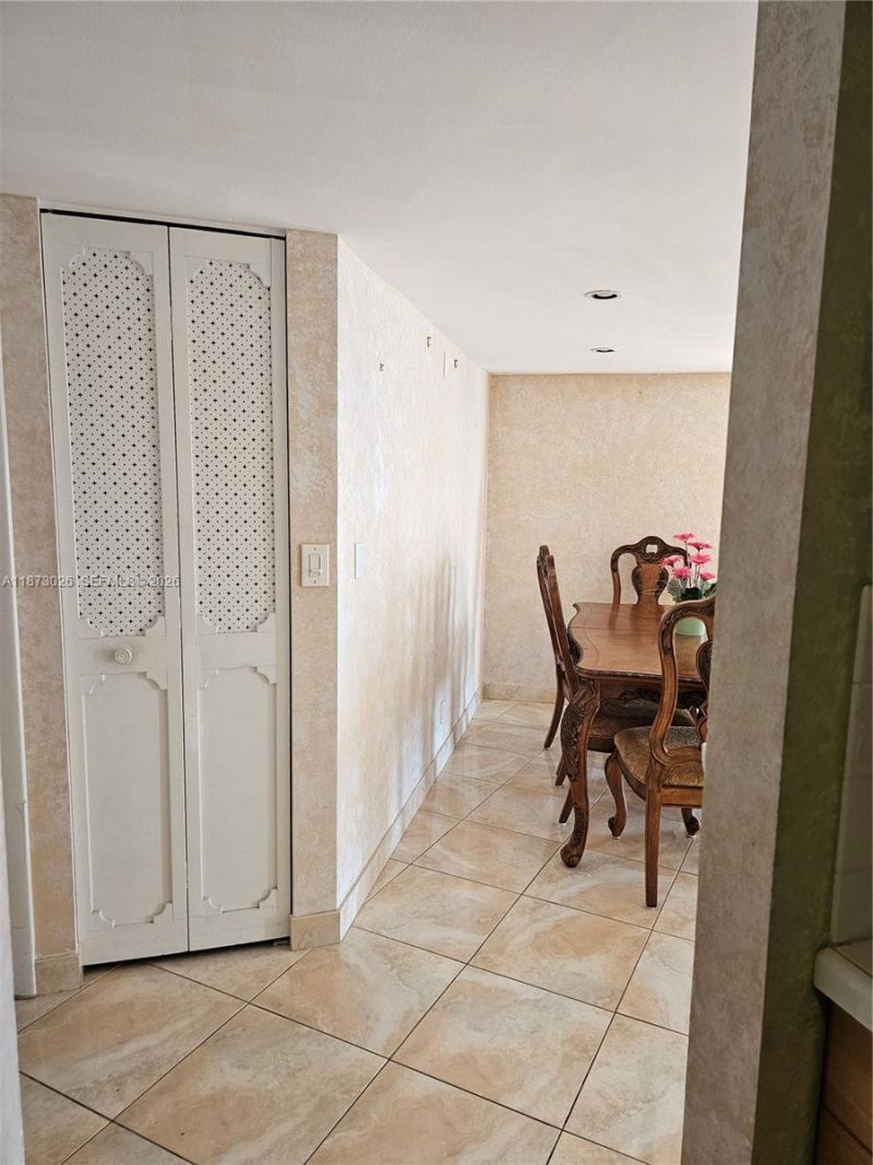 20400 W Country Club Dr, Unit 711, Aventura, FL 33180 Photo