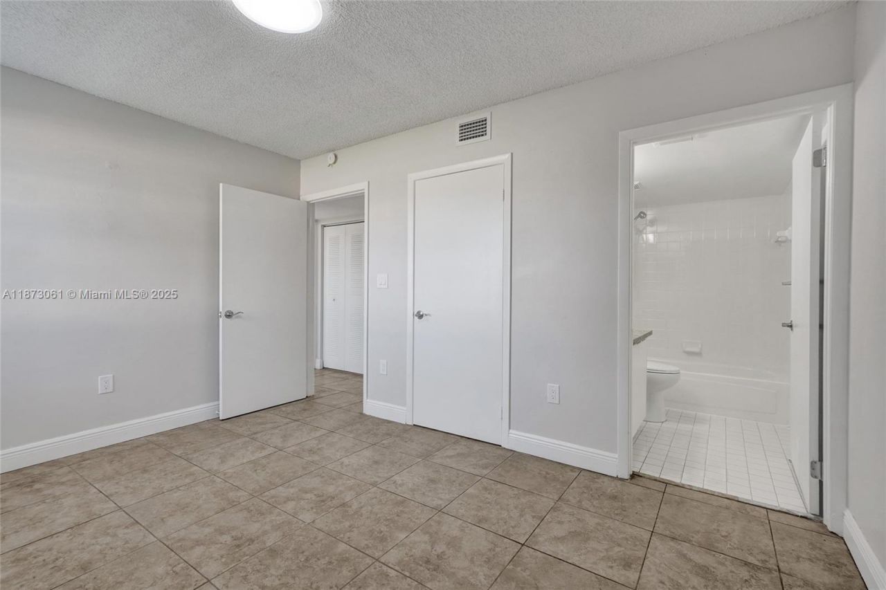 11505 NW 22nd Ave, Unit 102, Miami, FL 33167 Photo