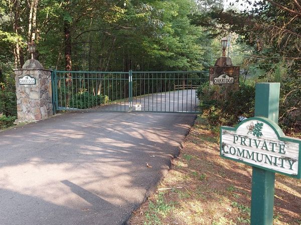 28 Oak Ridge Way, Ellijay, GA 30540