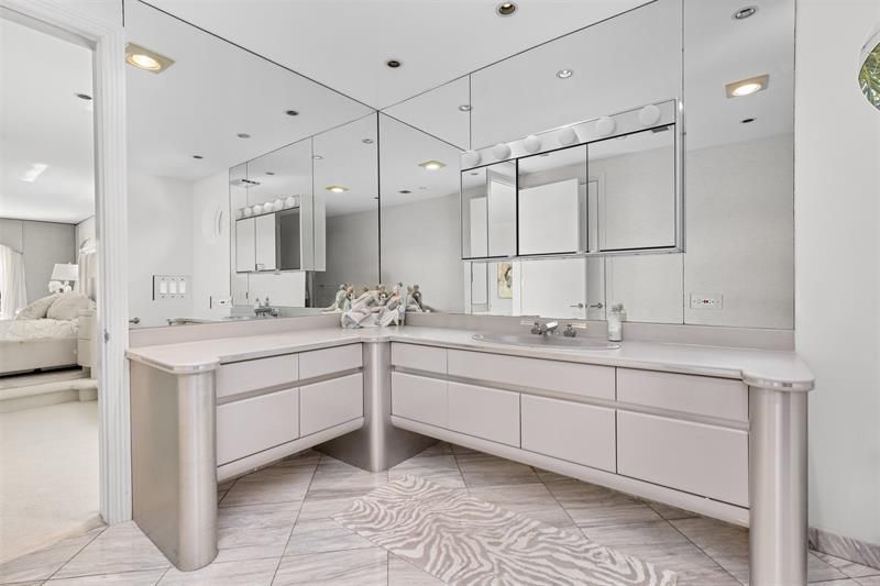 11 Bay Colony Lane, Fort Lauderdale, FL 33308 Photo