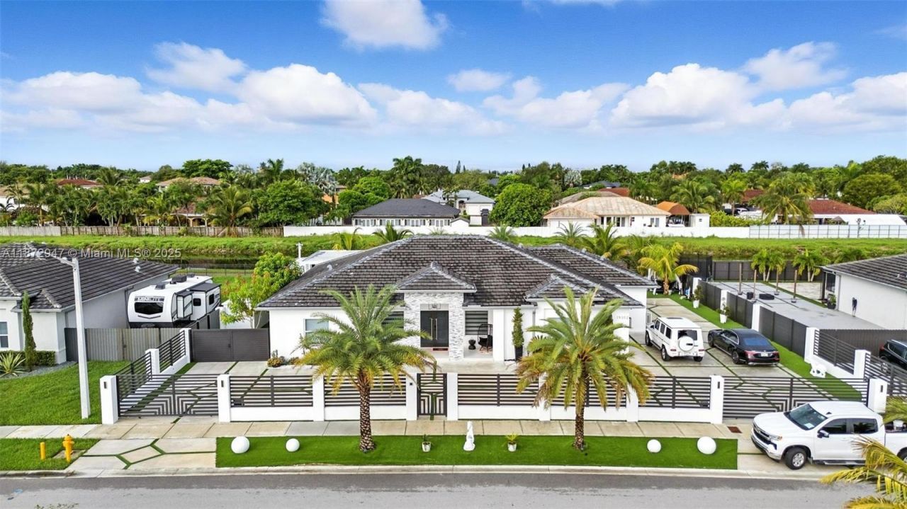 19302 SW 132nd Path, Miami, FL 33177 Photo