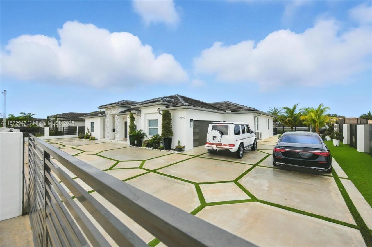 19302 SW 132nd Path, Miami, FL 33177 Photo