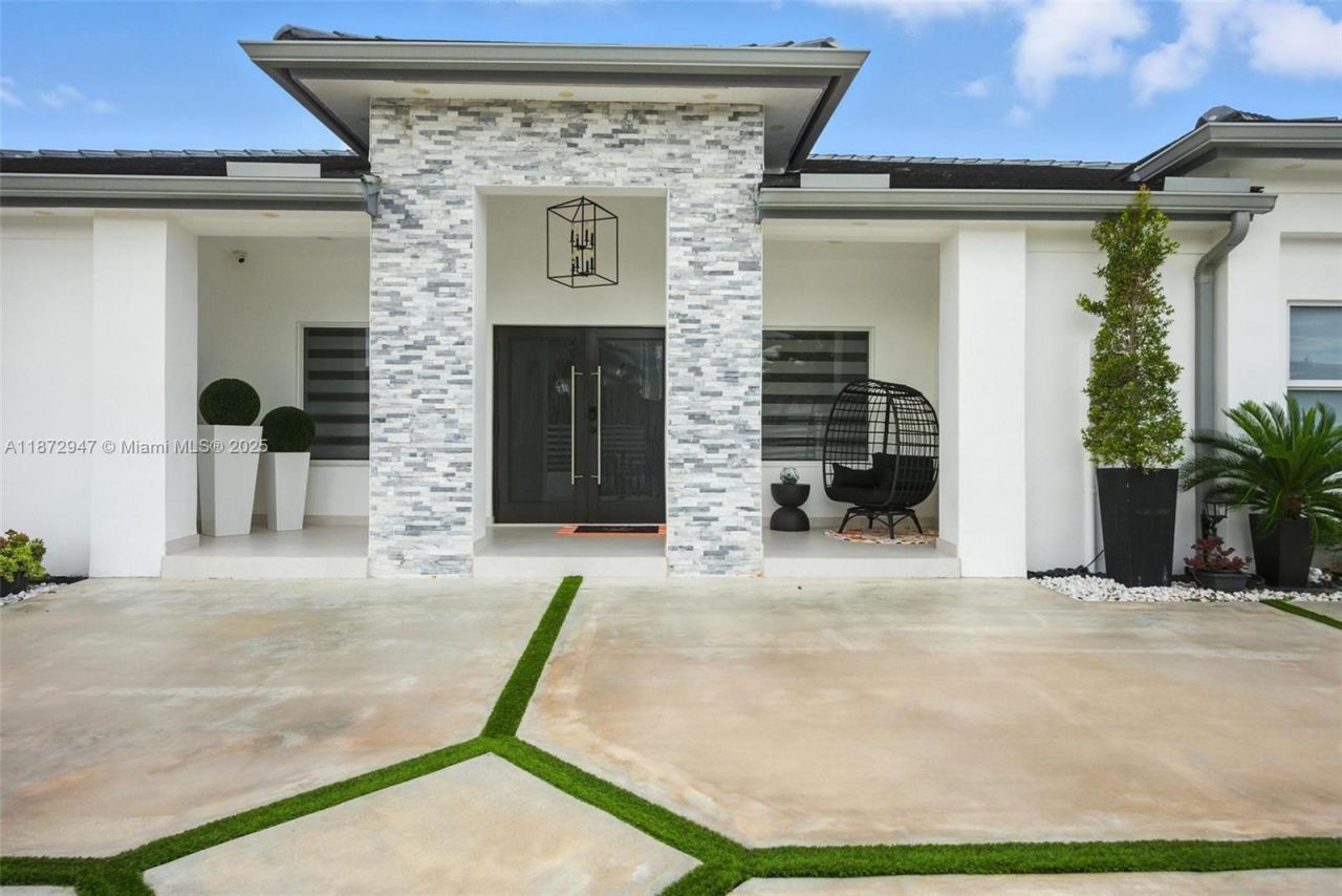 19302 SW 132nd Path, Miami, FL 33177 Photo