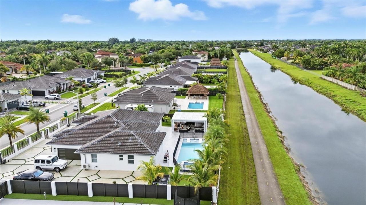 19302 SW 132nd Path, Miami, FL 33177 Photo