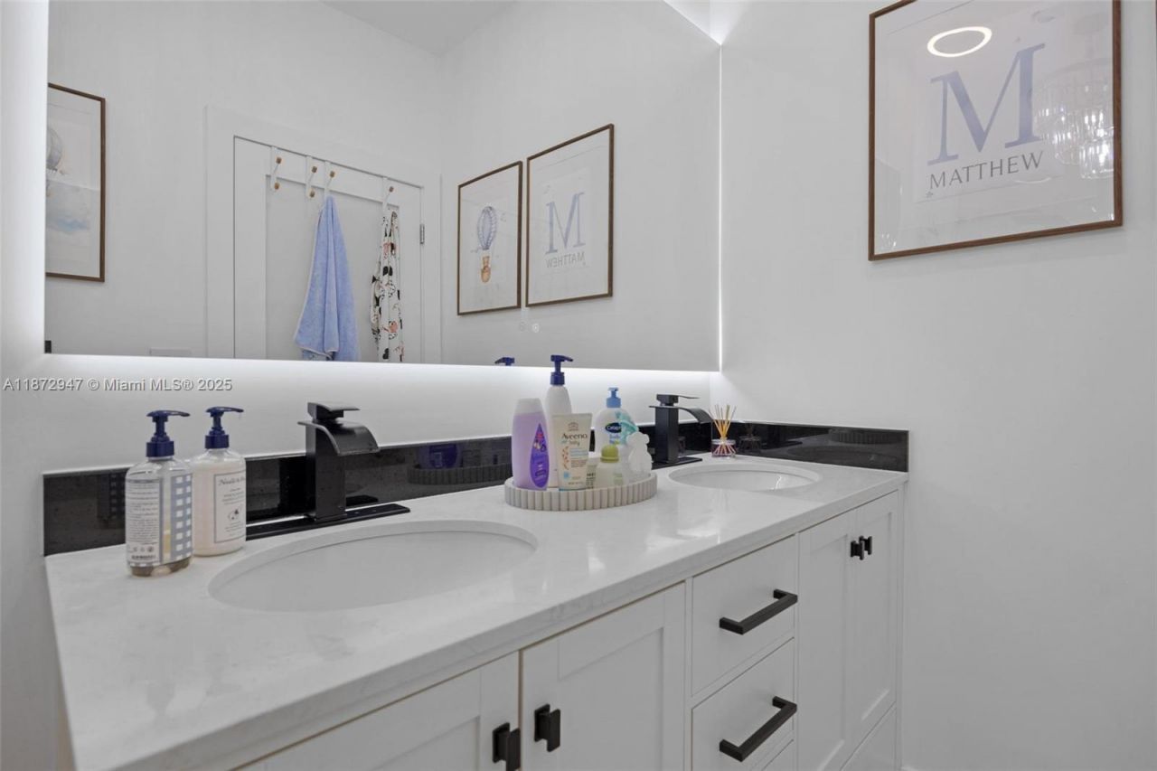 19302 SW 132nd Path, Miami, FL 33177 Photo