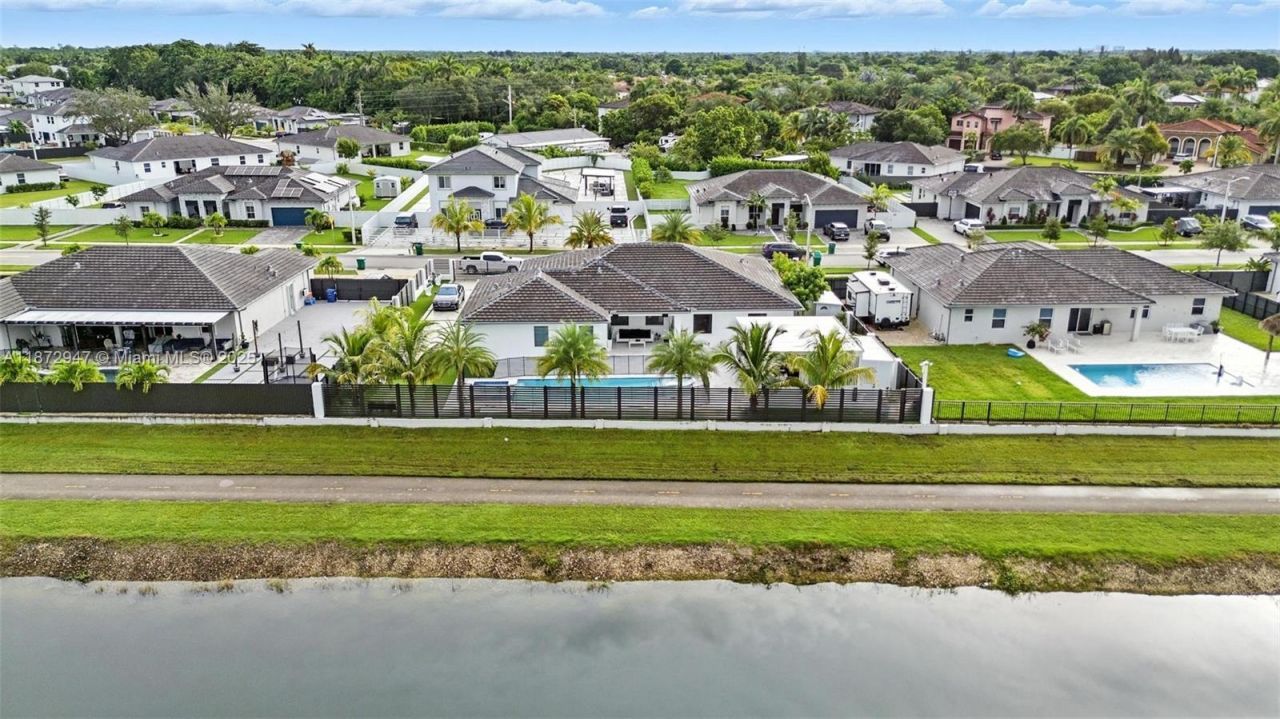 19302 SW 132nd Path, Miami, FL 33177 Photo