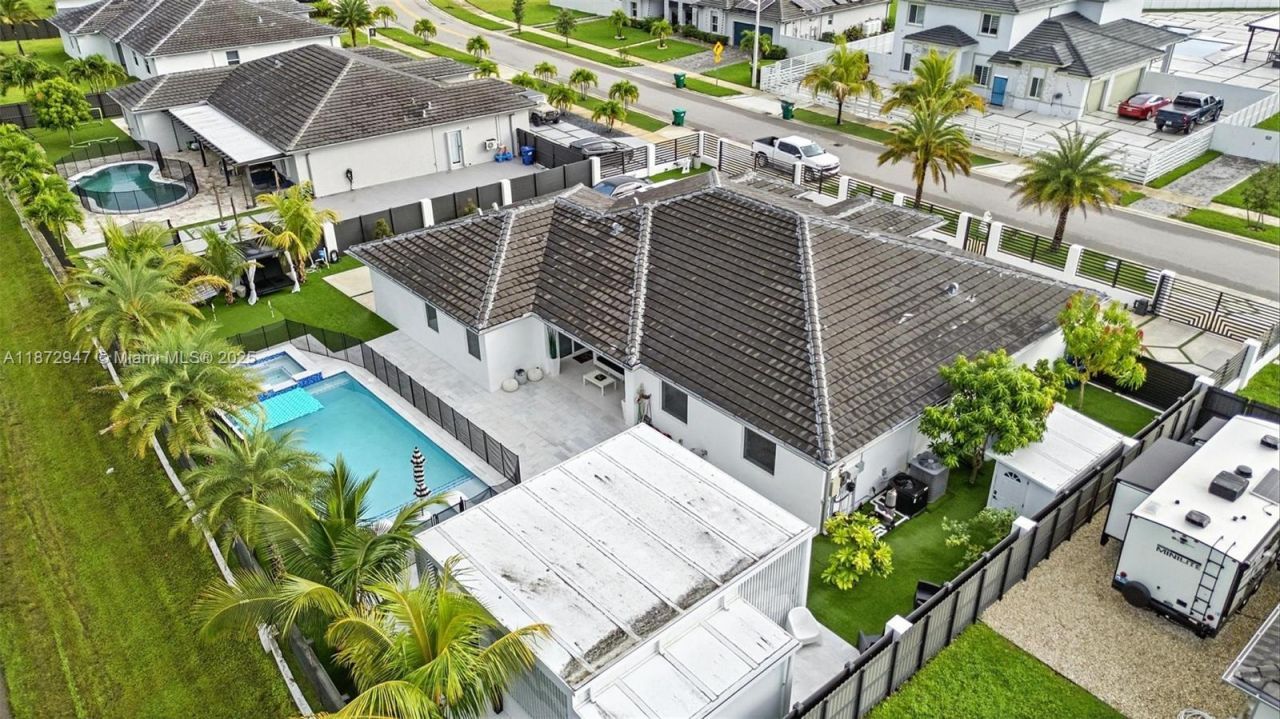 19302 SW 132nd Path, Miami, FL 33177 Photo