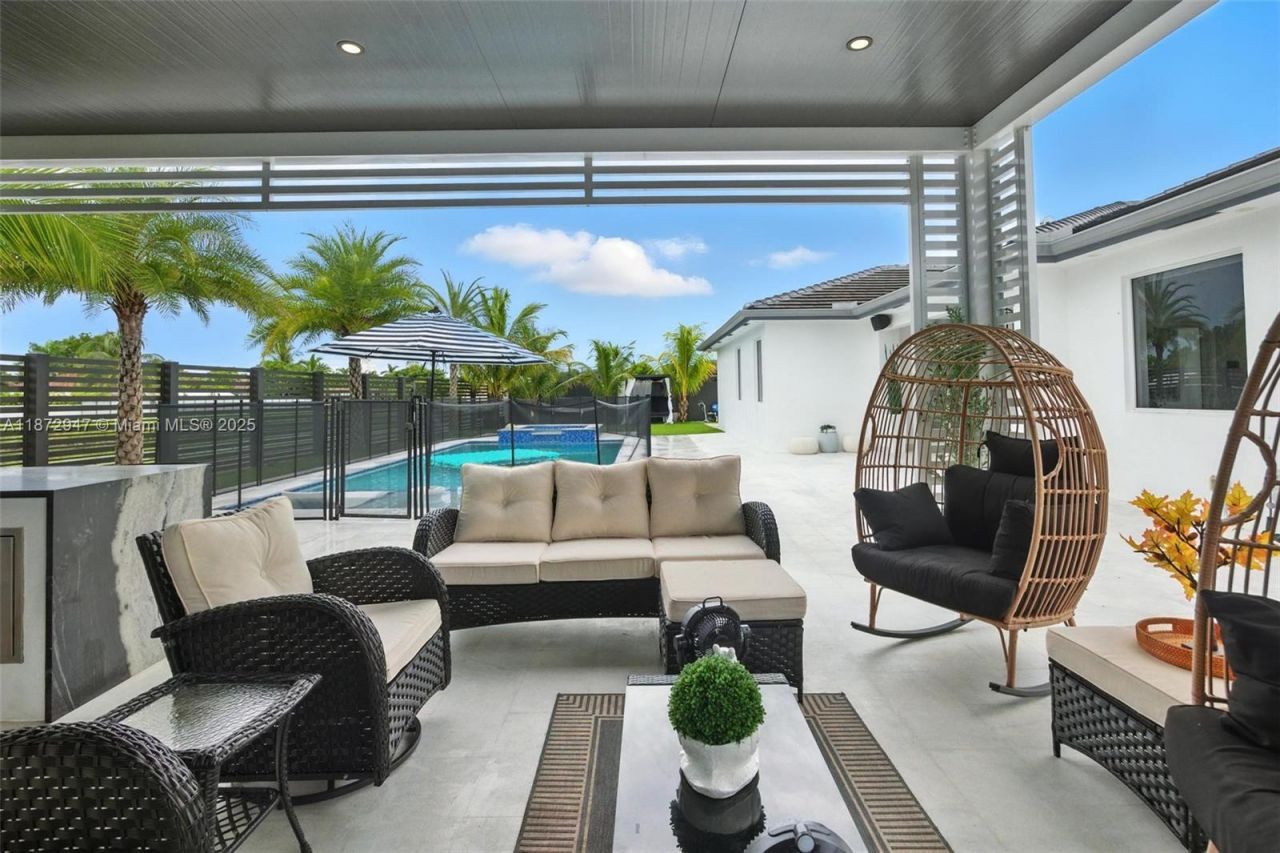 19302 SW 132nd Path, Miami, FL 33177 Photo