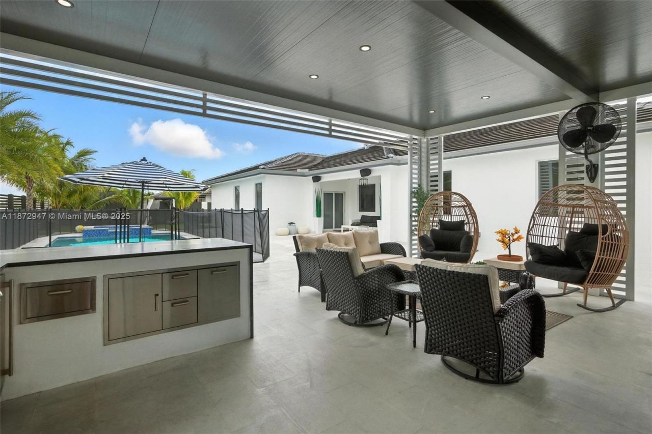 19302 SW 132nd Path, Miami, FL 33177 Photo