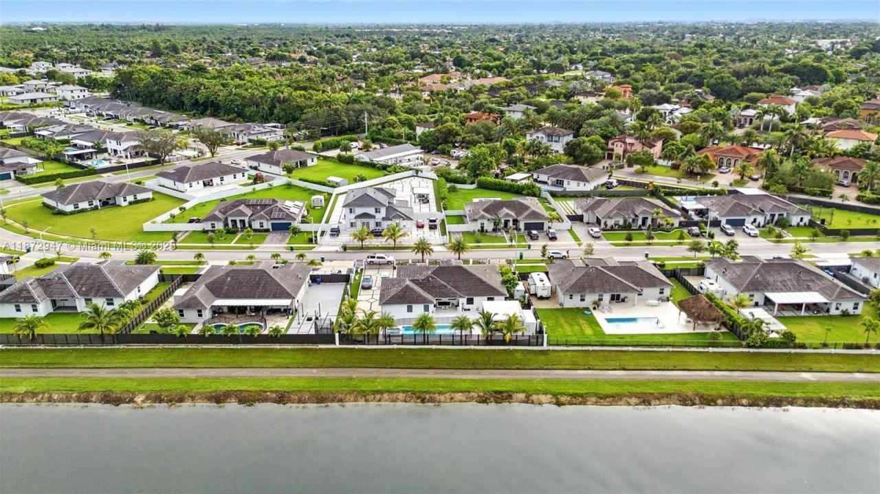 19302 SW 132nd Path, Miami, FL 33177 Photo