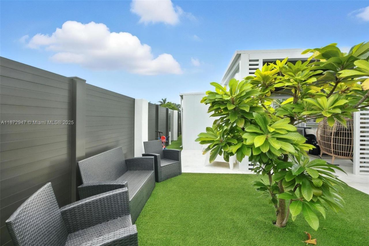 19302 SW 132nd Path, Miami, FL 33177 Photo