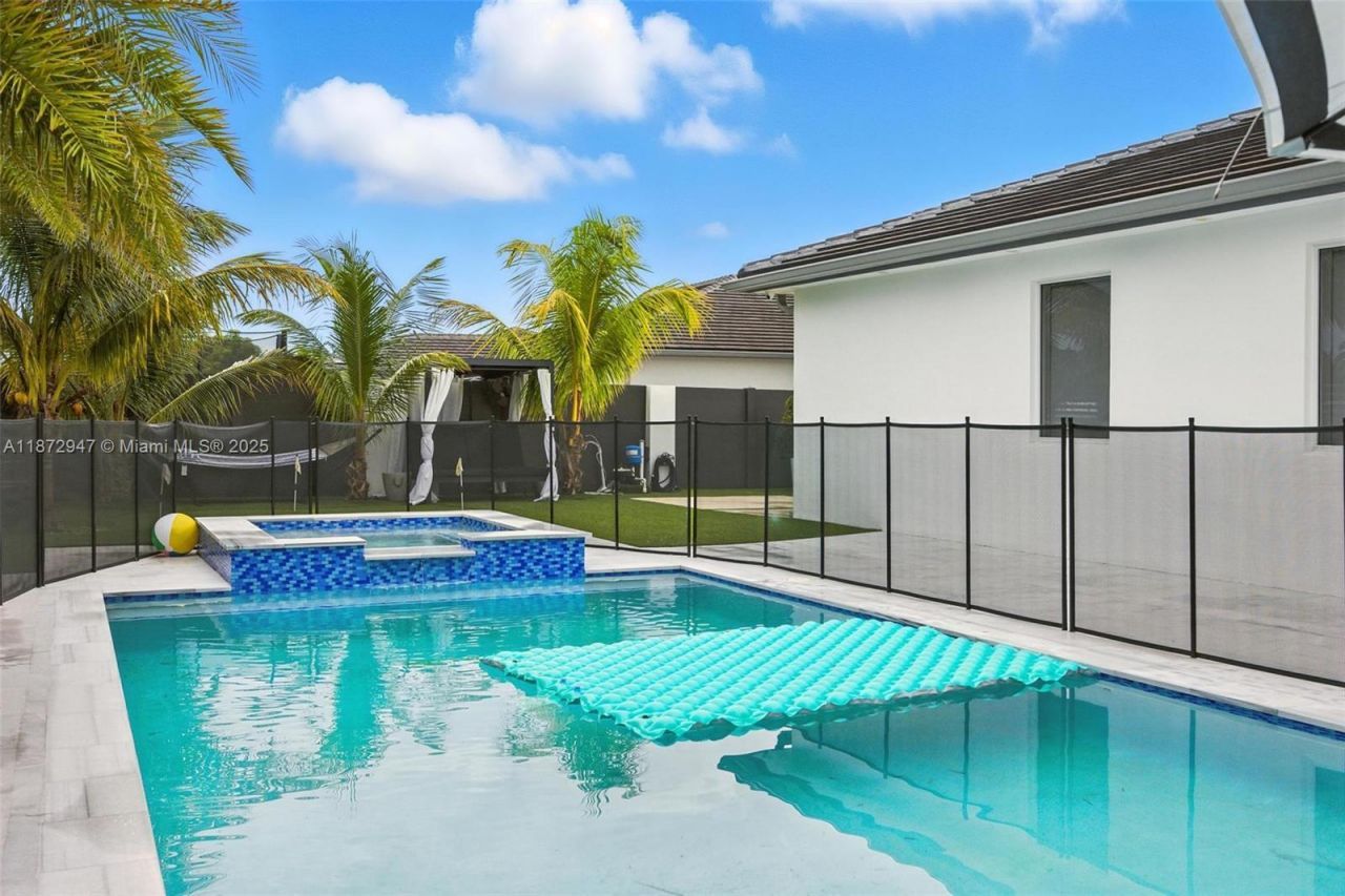 19302 SW 132nd Path, Miami, FL 33177 Photo