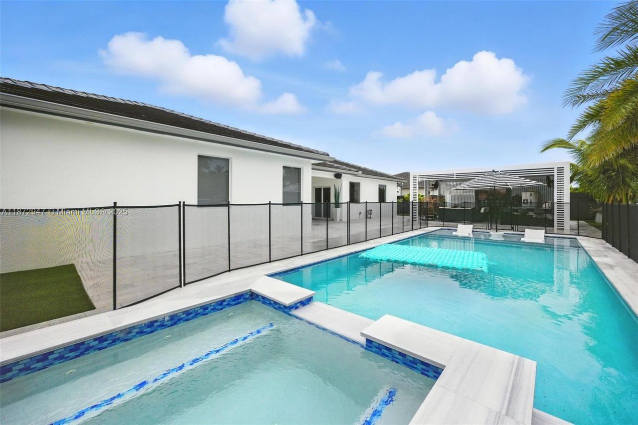 19302 SW 132nd Path, Miami, FL 33177 Photo