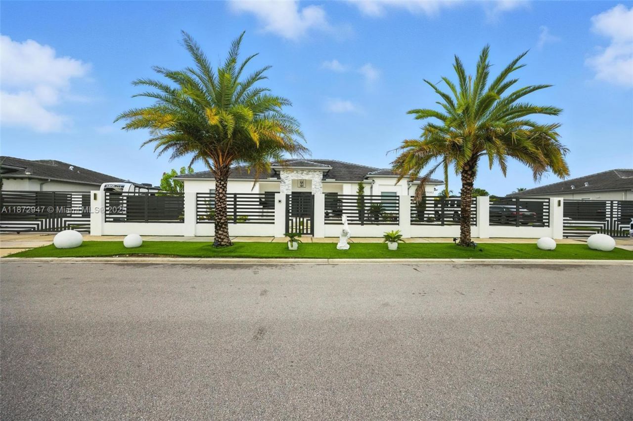 19302 SW 132nd Path, Miami, FL 33177 Photo