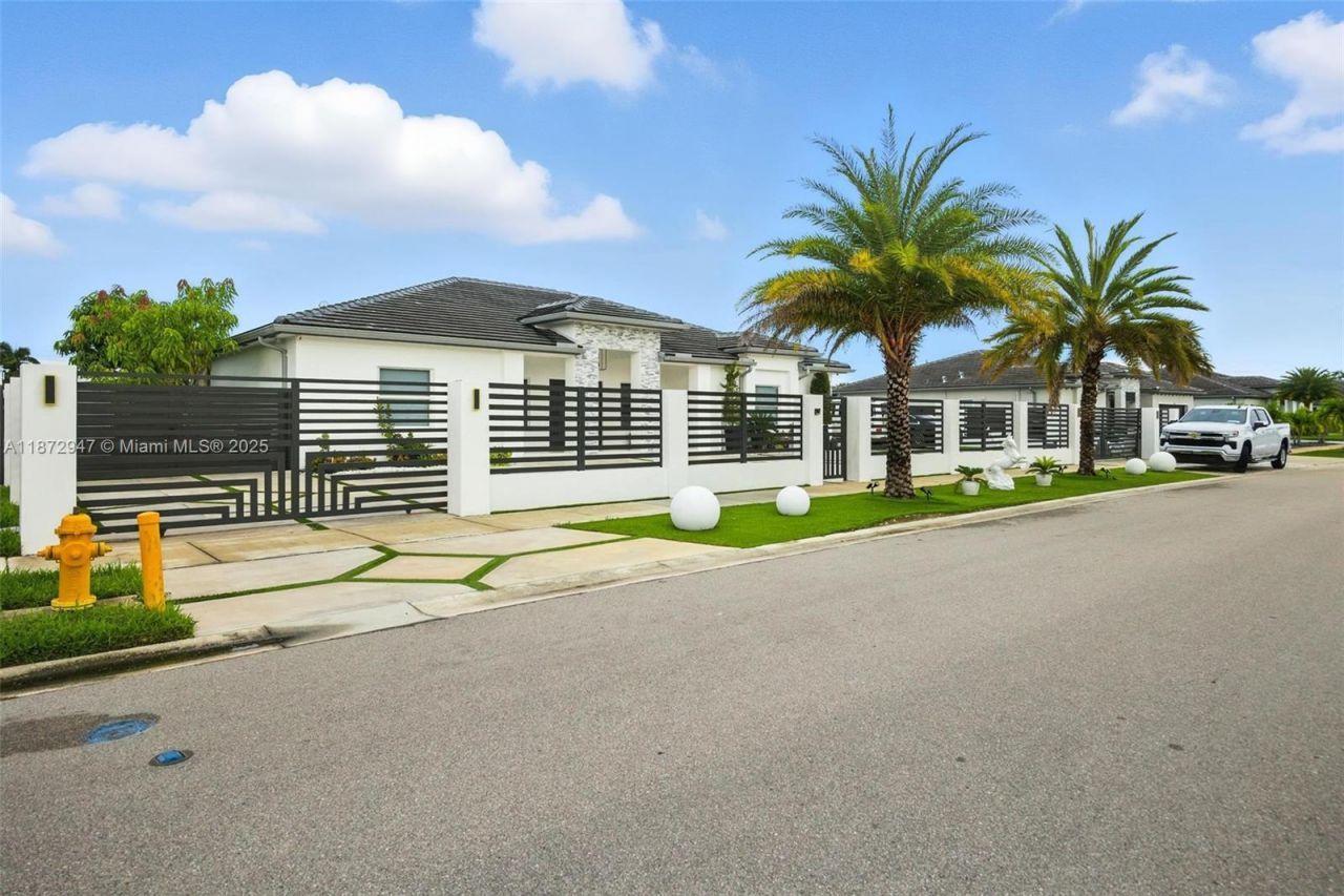 19302 SW 132nd Path, Miami, FL 33177 Photo