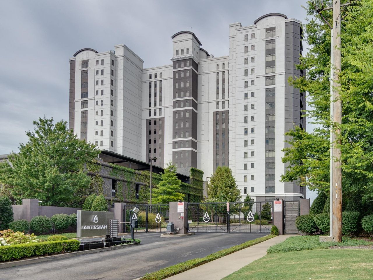 717 Riverside Dr, Unit 401, Memphis, TN 38103 Main Photo