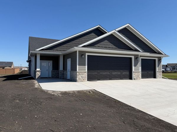 3165 66th Avenue S, Fargo, ND 58104