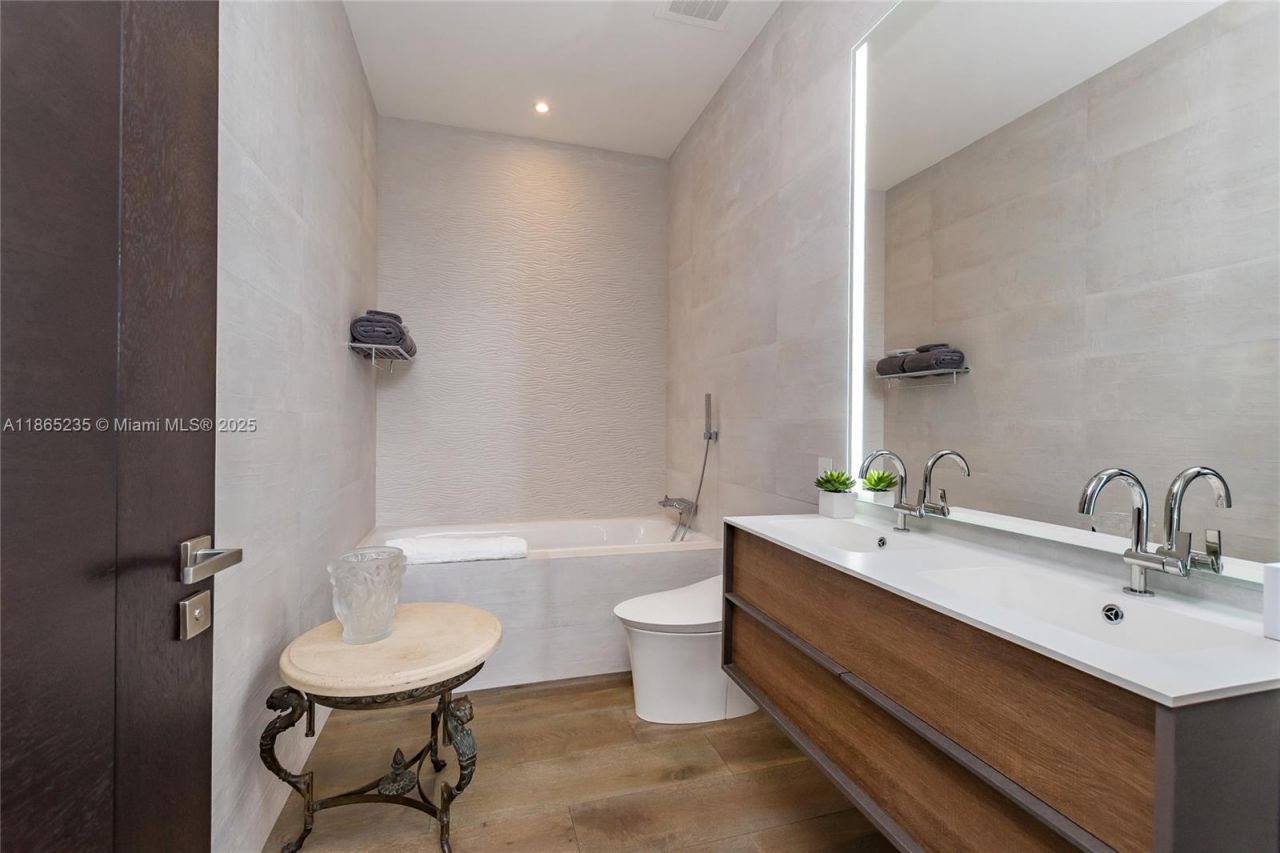 2669 S Bayshore Dr, Unit PH1-N, Coconut Grove, FL 33133 Photo