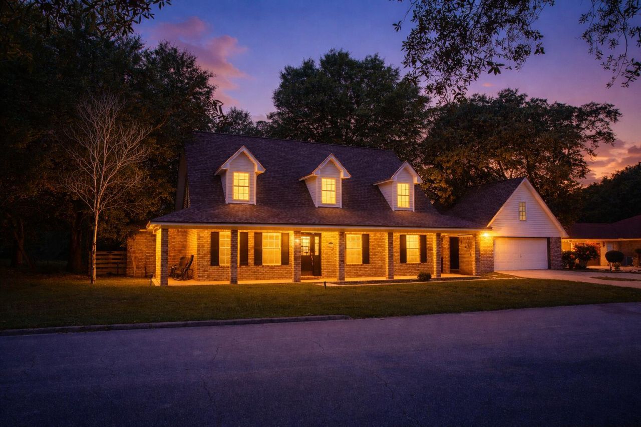 329 Skyline Circle, Crestview, FL 32539 Main Photo