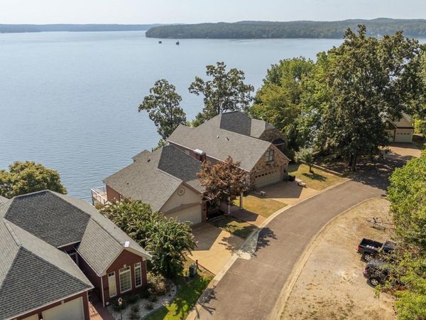 525 SAILBOAT PT, Savannah, TN 38326
