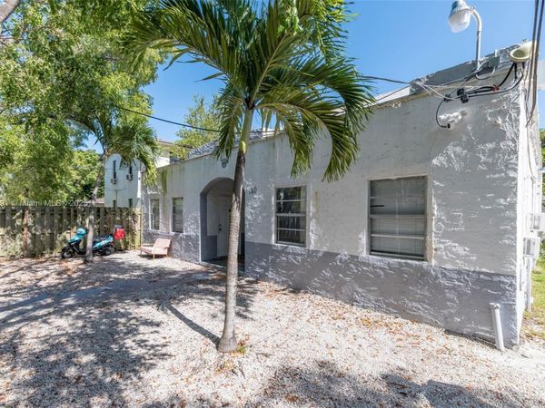 180 NW 59th St, Miami, FL 33127