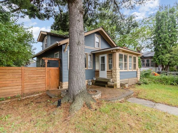 1134 Charles Avenue, Saint Paul, MN 55104