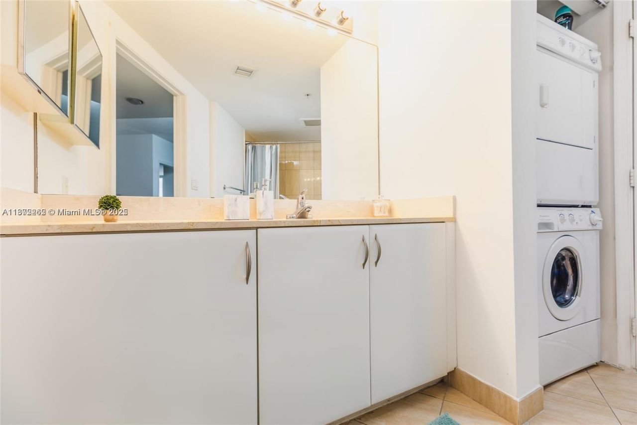 1750 N Bayshore Dr, Unit 2402, Miami, FL 33132 Photo