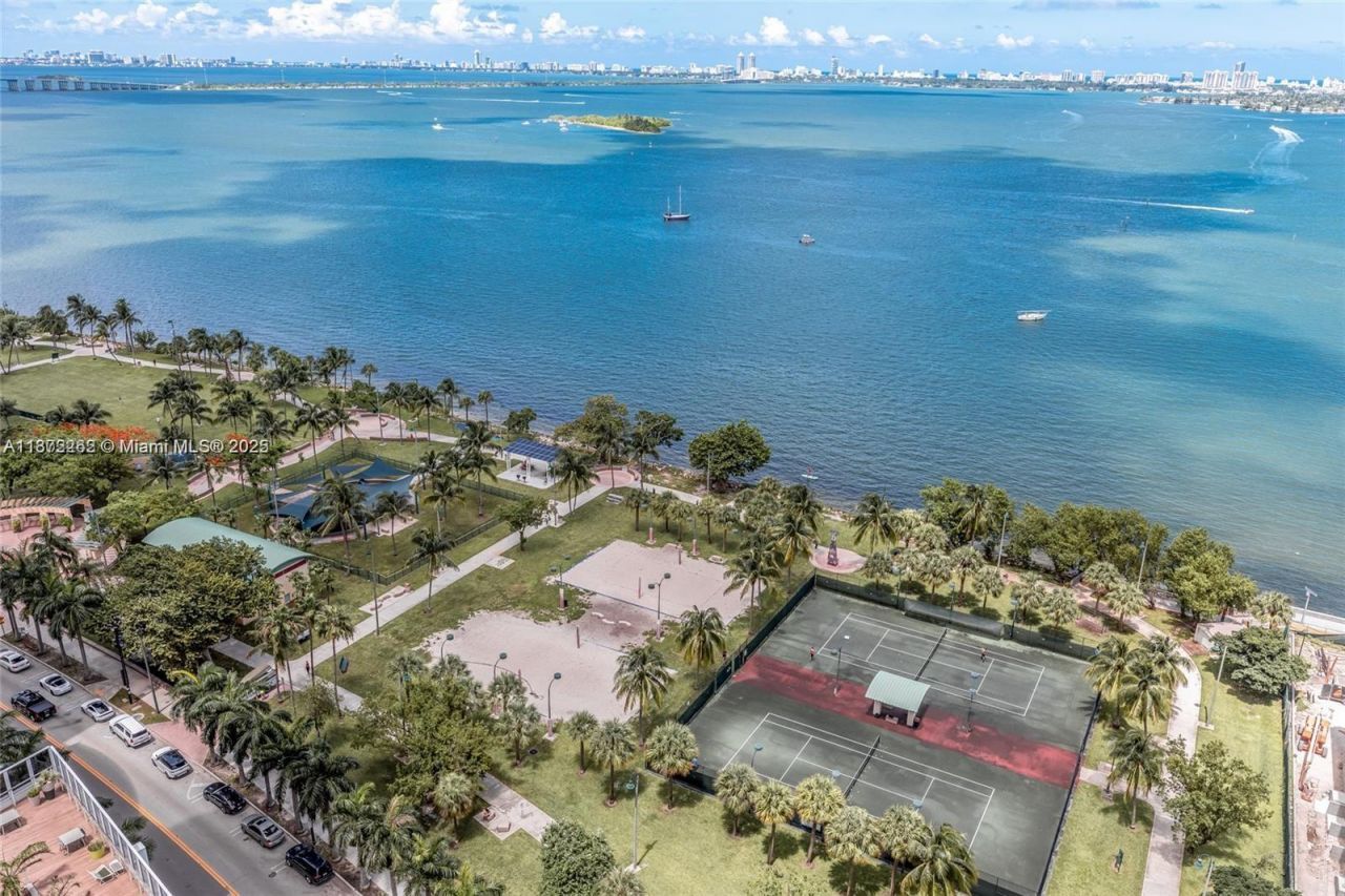 1750 N Bayshore Dr, Unit 2402, Miami, FL 33132 Photo