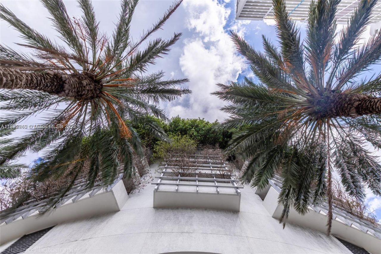 1750 N Bayshore Dr, Unit 2402, Miami, FL 33132 Photo