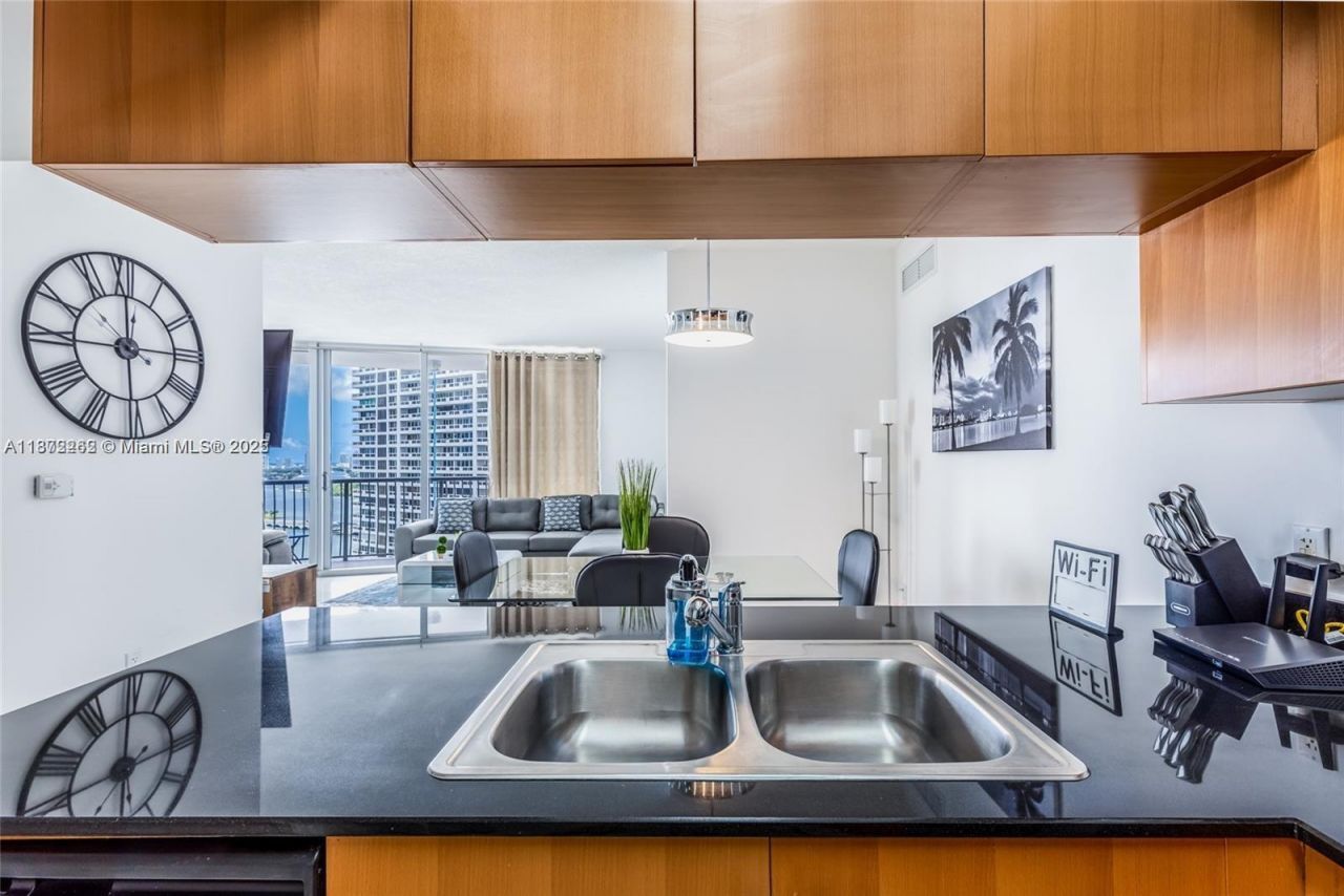1750 N Bayshore Dr, Unit 2402, Miami, FL 33132 Photo