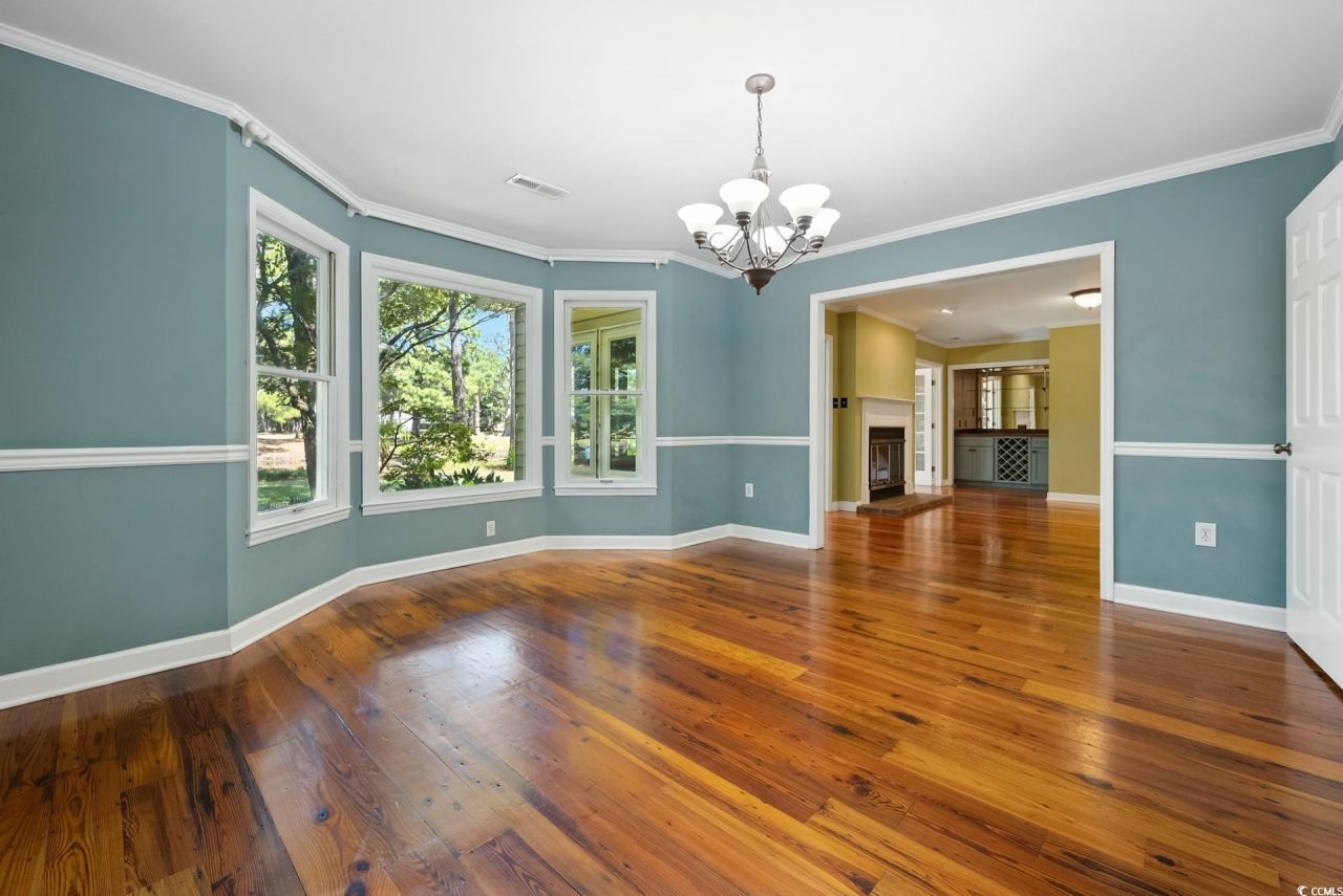 695 Country Club Dr. Photo 11